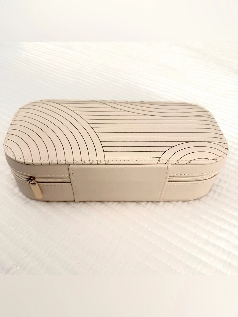Cupcakes & Cashmere At Home Cream Travel Jewelry Case Organizer Geometric Print